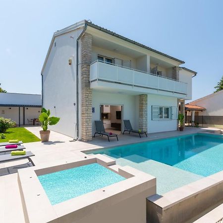 Villa Irena With Private Pool In Пореч Экстерьер фото